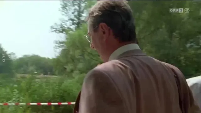 Кадры из сериала Комиссар Рекс (1994)